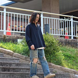 揺れで魅せる一着