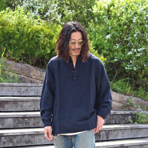 揺れで魅せる一着