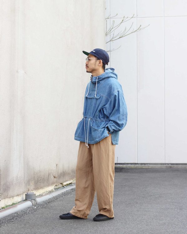 揺れで魅せる一着