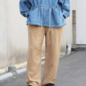 揺れで魅せる一着