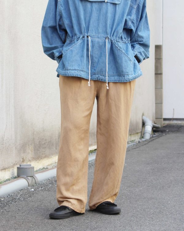 揺れで魅せる一着