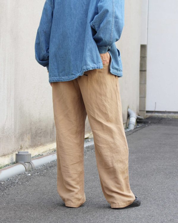 揺れで魅せる一着