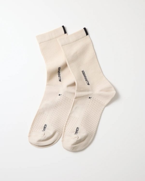 足元から整える、夏の快適高機能ソックス