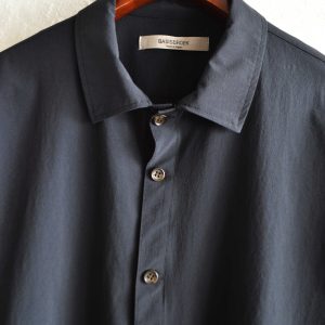 自然と雰囲気を引き上げてくれるセットアップ。