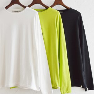 一枚でも重ねても映える、リラックスカットソー