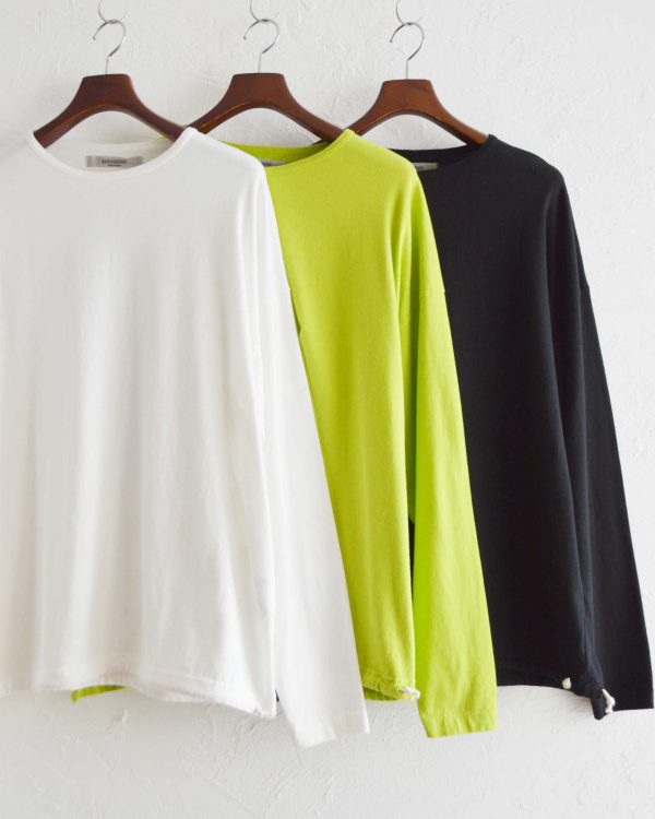 一枚でも重ねても映える、リラックスカットソー