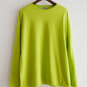 一枚でも重ねても映える、リラックスカットソー