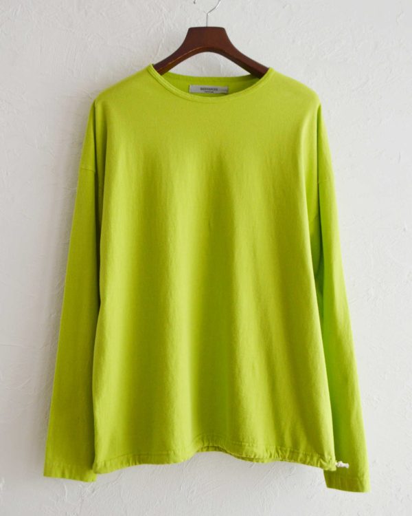 一枚でも重ねても映える、リラックスカットソー