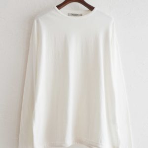 一枚でも重ねても映える、リラックスカットソー