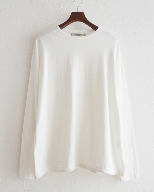 一枚でも重ねても映える、リラックスカットソー