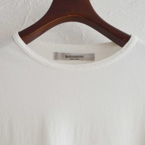 一枚でも重ねても映える、リラックスカットソー