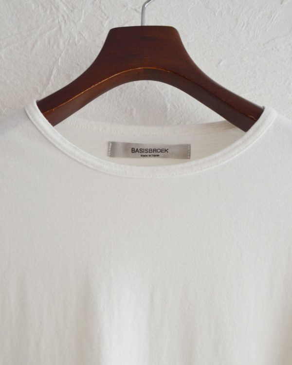 一枚でも重ねても映える、リラックスカットソー