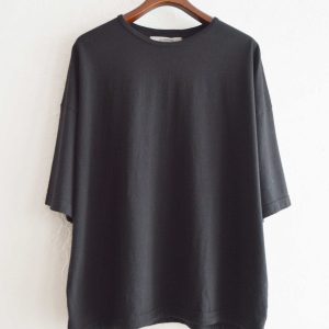 一枚でも重ねても映える、リラックスカットソー