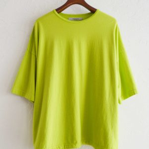 一枚でも重ねても映える、リラックスカットソー