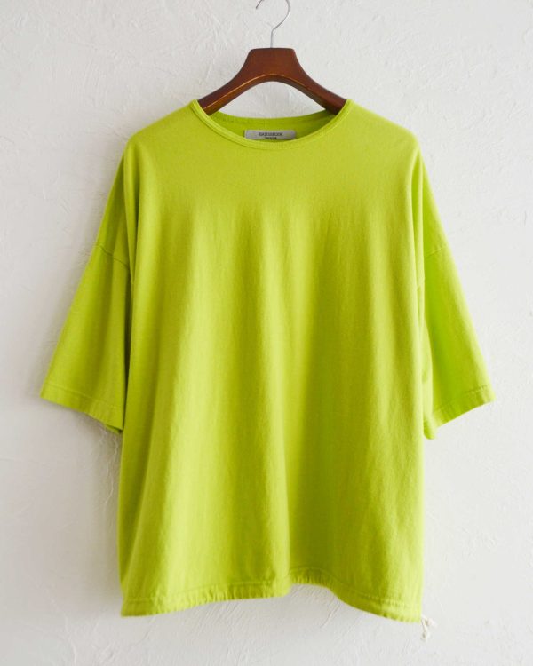 一枚でも重ねても映える、リラックスカットソー