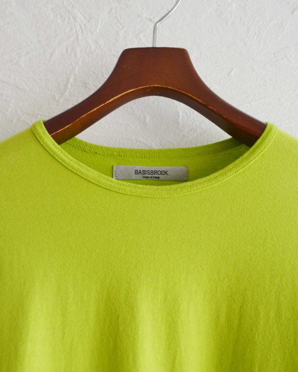 一枚でも重ねても映える、リラックスカットソー