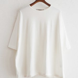 一枚でも重ねても映える、リラックスカットソー
