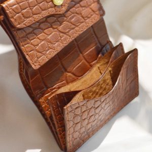 コンパクトなのに頼れる。牛革クロコで仕上げた三つ折りサイフ。