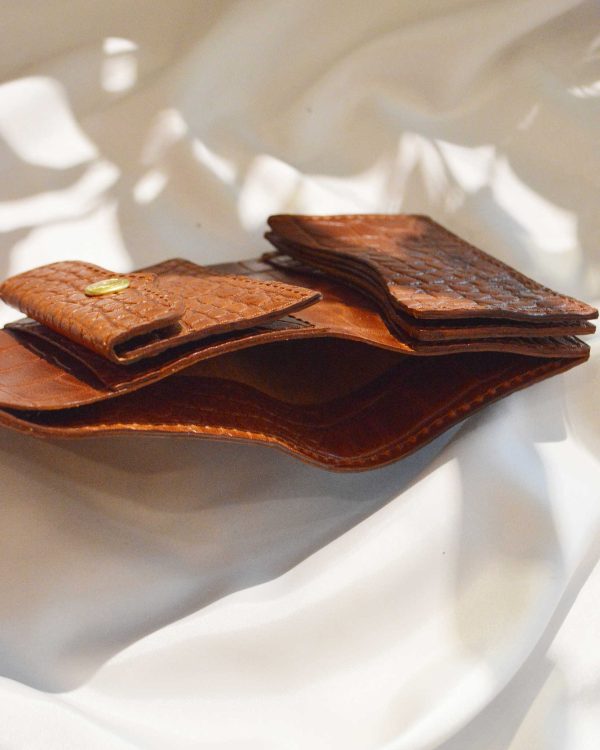 コンパクトなのに頼れる。牛革クロコで仕上げた三つ折りサイフ。