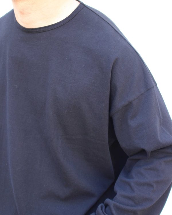 一枚でも重ねても映える、リラックスカットソー