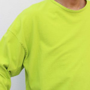 一枚でも重ねても映える、リラックスカットソー