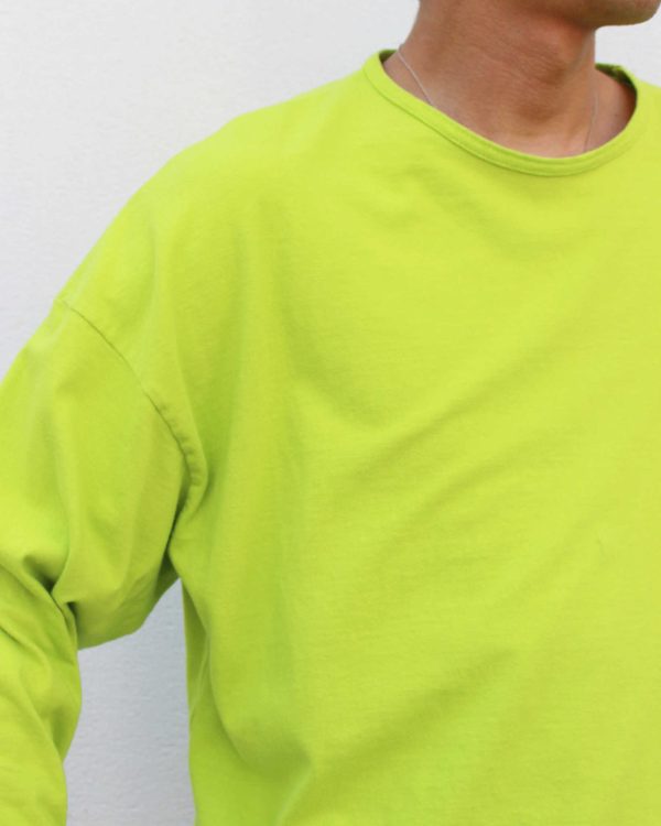 一枚でも重ねても映える、リラックスカットソー