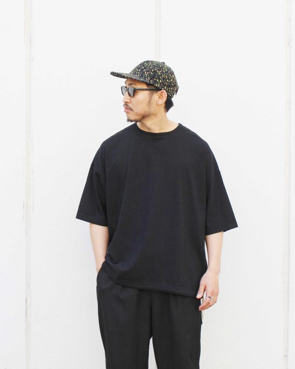 一枚でも重ねても映える、リラックスカットソー