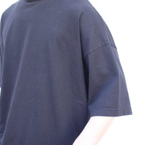 一枚でも重ねても映える、リラックスカットソー