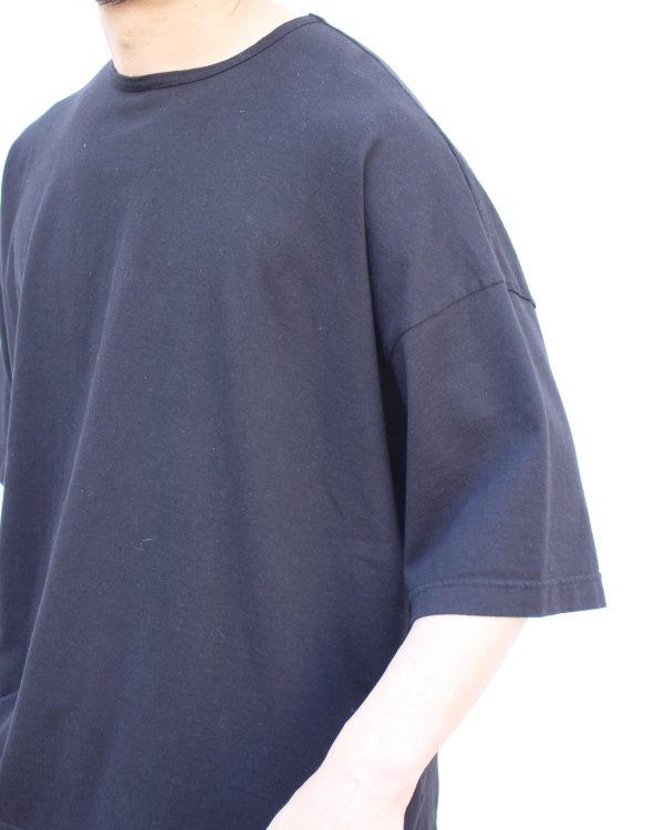 一枚でも重ねても映える、リラックスカットソー