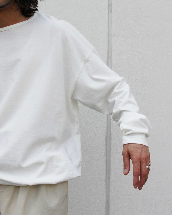 一枚でも重ねても映える、リラックスカットソー