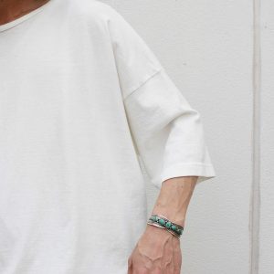 一枚でも重ねても映える、リラックスカットソー