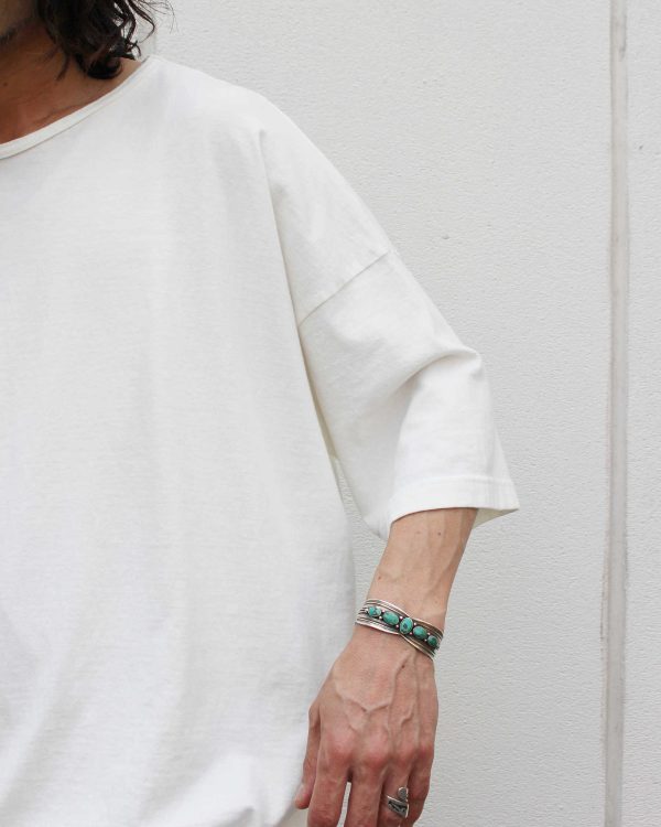 一枚でも重ねても映える、リラックスカットソー