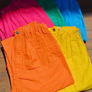 夏のスタイリングに効く一本。N.O.UN “PIN TUCK PANTS” がビタミンカラーで登場。