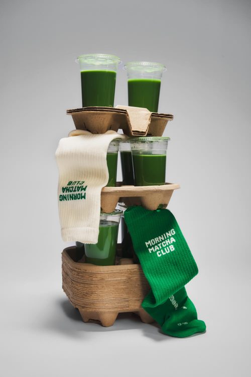 “朝の気分”で選ぶ。左右非対称が楽しいMANY MORNINGSのスポーツソックスが入荷。