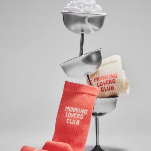 “朝の気分”で選ぶ。左右非対称が楽しいMANY MORNINGSのスポーツソックスが入荷。