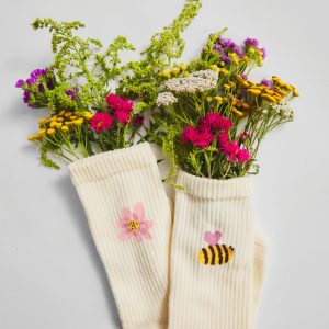 “朝の気分”で選ぶ。左右非対称が楽しいMANY MORNINGSのスポーツソックスが入荷。