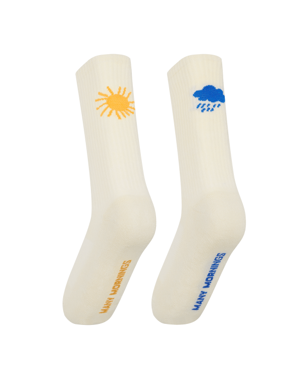 “朝の気分”で選ぶ。左右非対称が楽しいMANY MORNINGSのスポーツソックスが入荷。