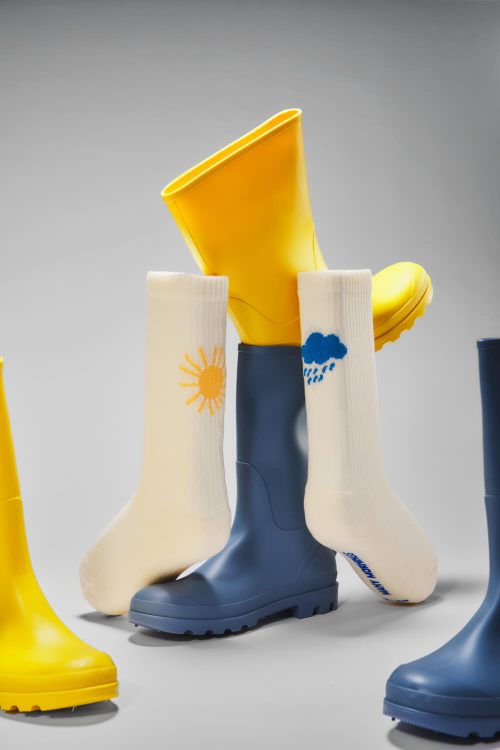 “朝の気分”で選ぶ。左右非対称が楽しいMANY MORNINGSのスポーツソックスが入荷。