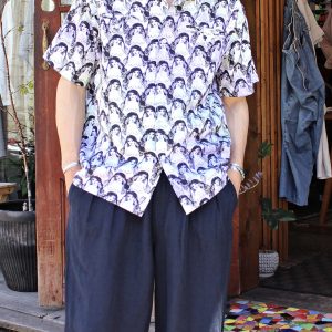5年ぶりの復活。夏のテンションを一気に上げる“O.K.”の総柄シャツ。