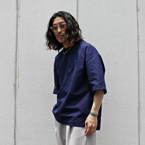 Tシャツ以上、シャツ未満。夏を快適に過ごす布帛Tシャツ