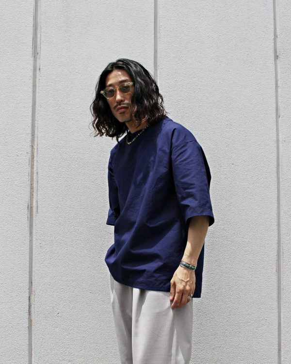 Tシャツ以上、シャツ未満。夏を快適に過ごす布帛Tシャツ