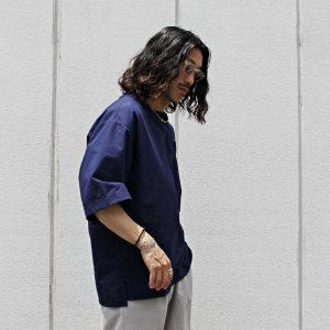 Tシャツ以上、シャツ未満。夏を快適に過ごす布帛Tシャツ