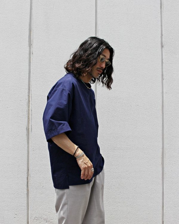 Tシャツ以上、シャツ未満。夏を快適に過ごす布帛Tシャツ