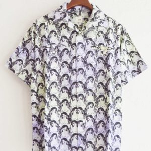 5年ぶりの復活。夏のテンションを一気に上げる“O.K.”の総柄シャツ。