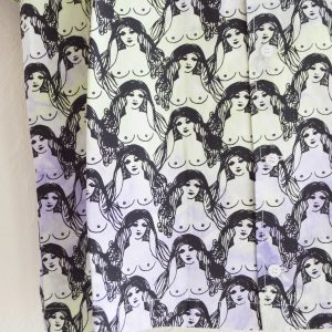 5年ぶりの復活。夏のテンションを一気に上げる“O.K.”の総柄シャツ。