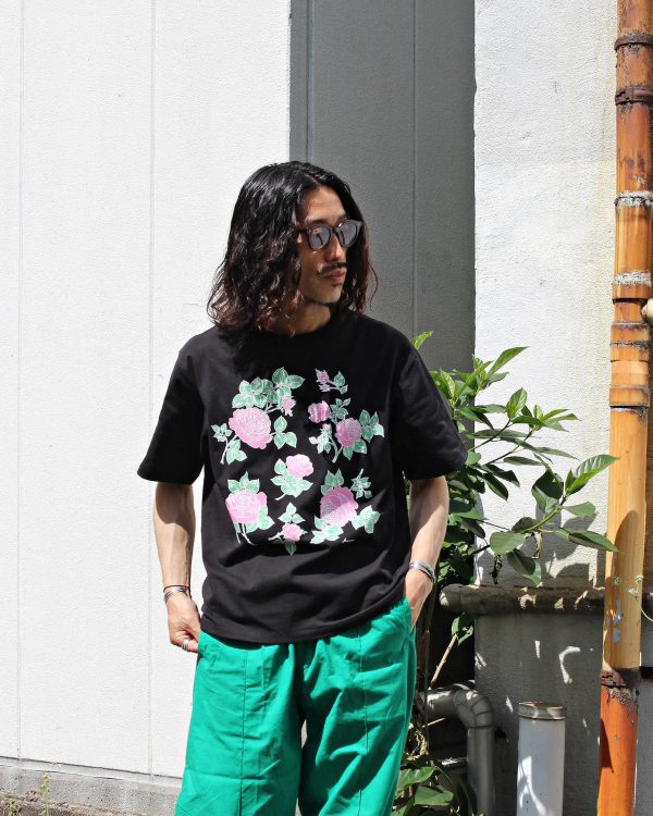 手描きのローズデザインTEE