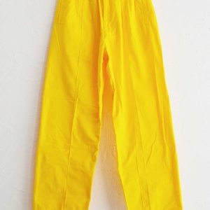 夏のスタイリングに効く一本。N.O.UN “PIN TUCK PANTS” がビタミンカラーで登場。