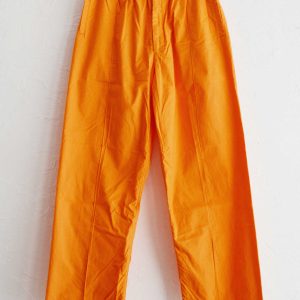 夏のスタイリングに効く一本。N.O.UN “PIN TUCK PANTS” がビタミンカラーで登場。