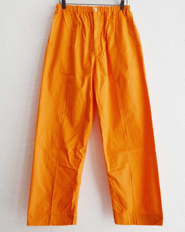 夏のスタイリングに効く一本。N.O.UN “PIN TUCK PANTS” がビタミンカラーで登場。