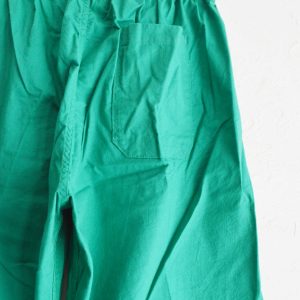 夏のスタイリングに効く一本。N.O.UN “PIN TUCK PANTS” がビタミンカラーで登場。